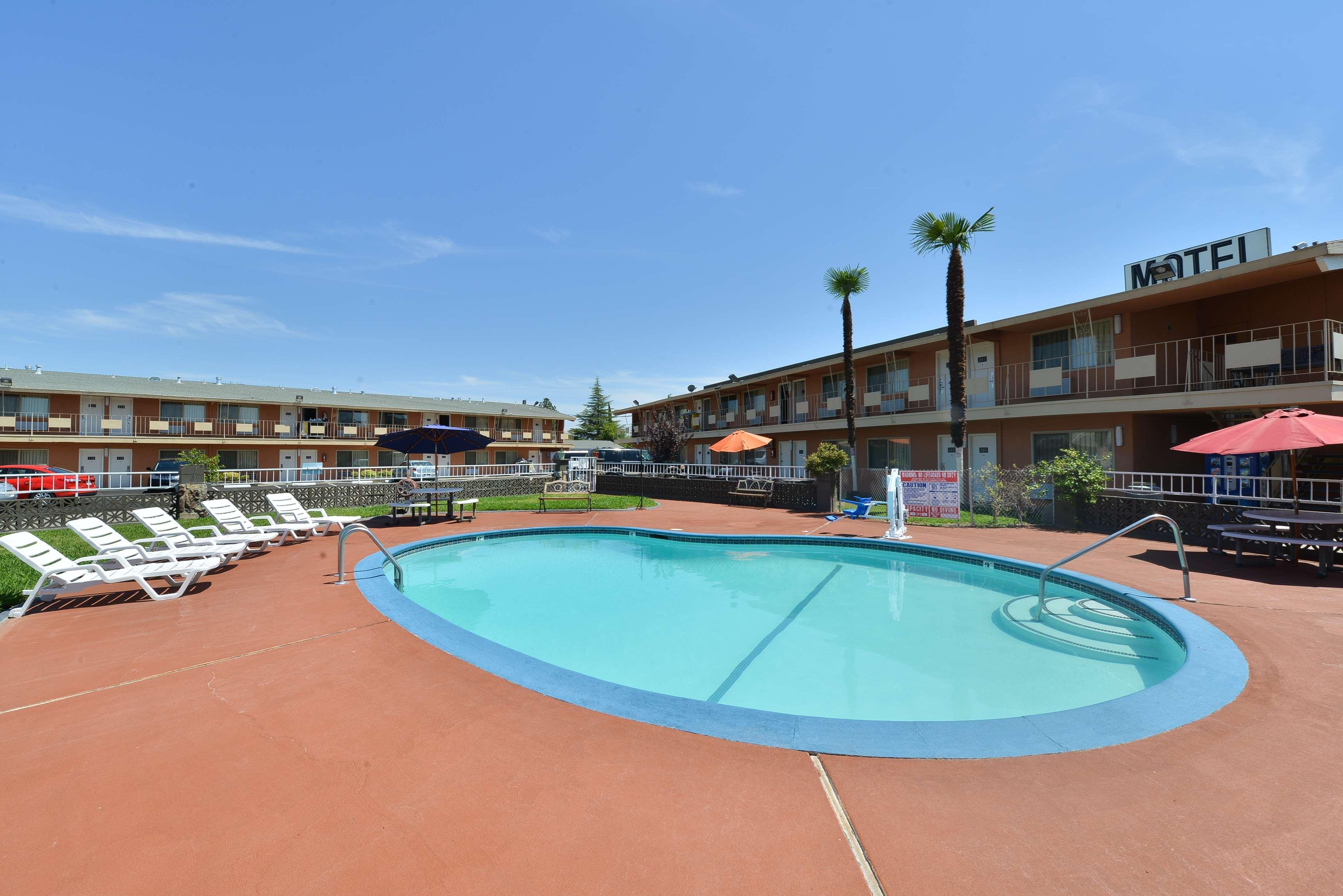 Hotel Dan Inn Barretos By Nacional Inn Exterior photo